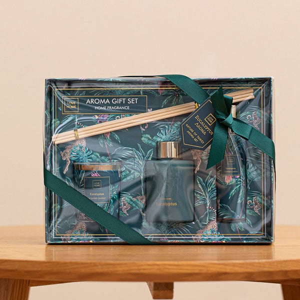 A BEAUTIFULLY PACKAGED AROMA GIFT SET PRESENTED